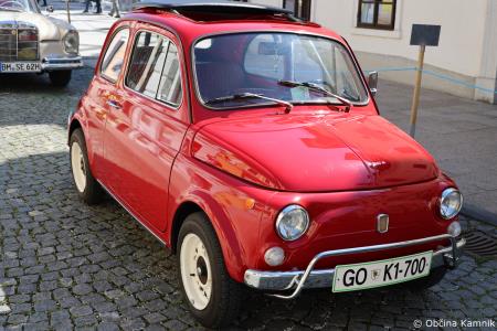 Mednarodna revija starodobnikov v Kamnik privabila ljubitelje klasičnih vozil (11)